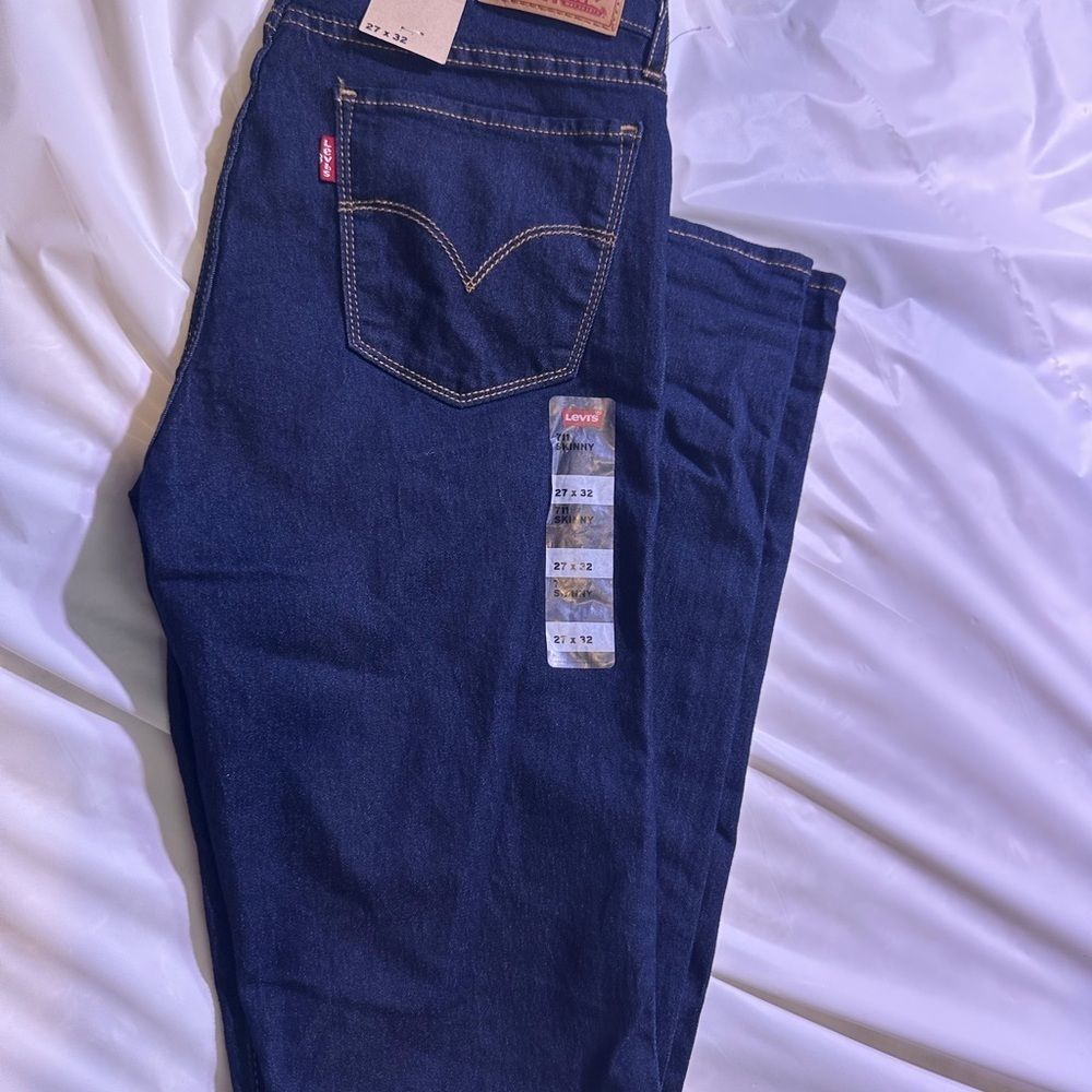 Levi's Women's Dark Blue Skinny Jeans - Picture 3 of 6